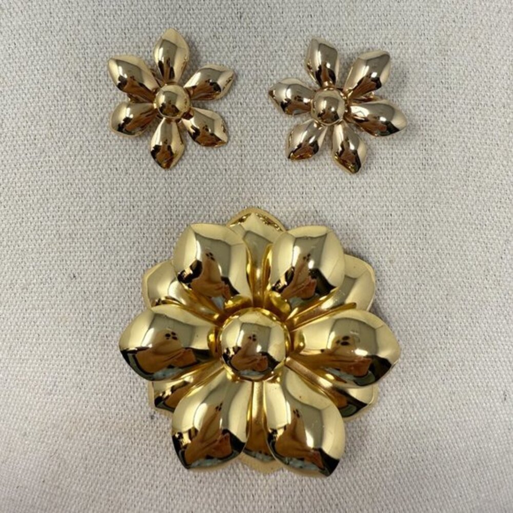 Vintage Floral Brooch and Earring‎ Set Shiny Gold-Tone Classic Clip-On Daisy
